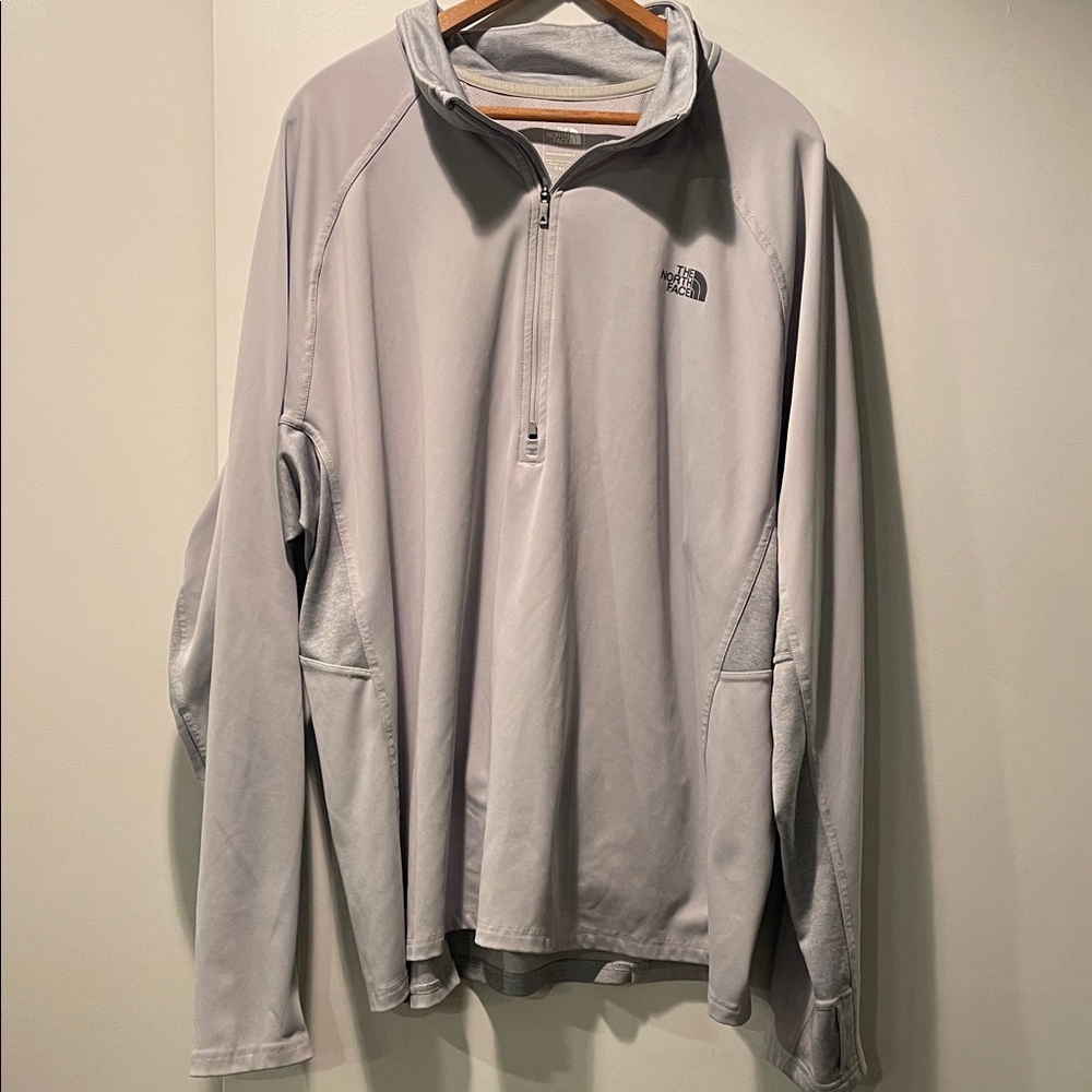 The North Face Men's Light Gray 1/4 Zip Pullover